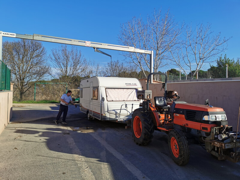 Überwinternder Wohnwagen & Wohnmobil