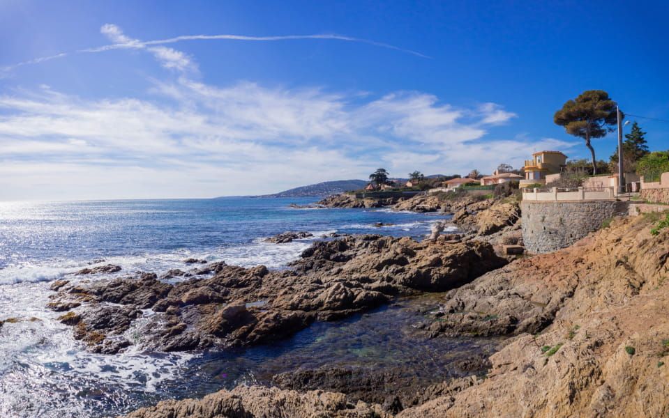 Eine ideale Lage zwischen dem Meer und Ausflugszielen entlang der Côte d’Azur